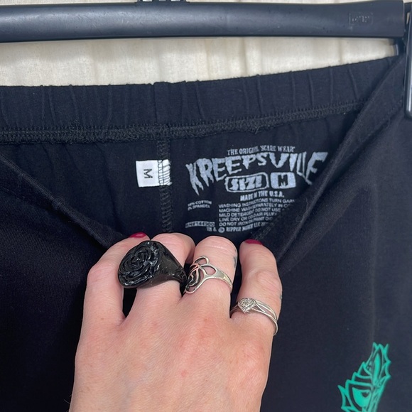 EUC- LIKE NEW! KREEPSVILLE CREATURE HAND BOOTY SHORTS SIZE MEDIUM - Picture 12 of 12